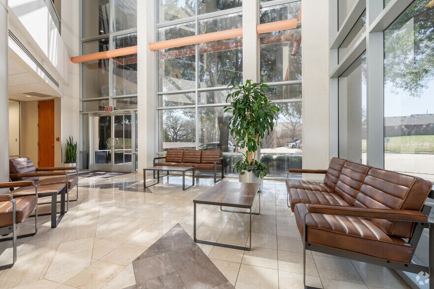 More Photos Of 417 Oakbend Dr, Lewisville Office For Lease