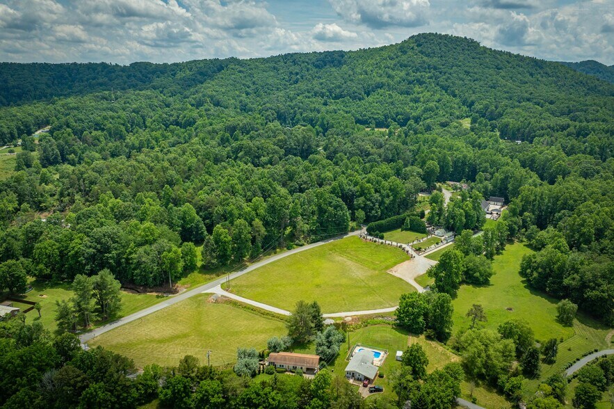 More Photos Of 200 Little Acres Dr, Marion Specialty For Sale