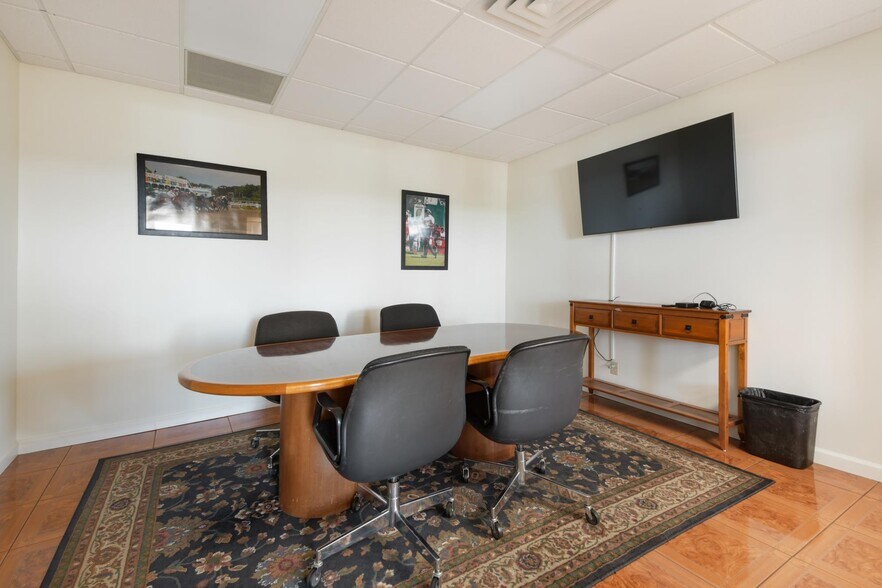 More Photos Of 84 Pine St, Burlington Office For Sale