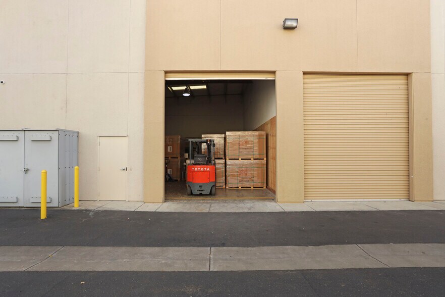 More Photos Of 600-626 Commerce Ct, Manteca Service For Lease