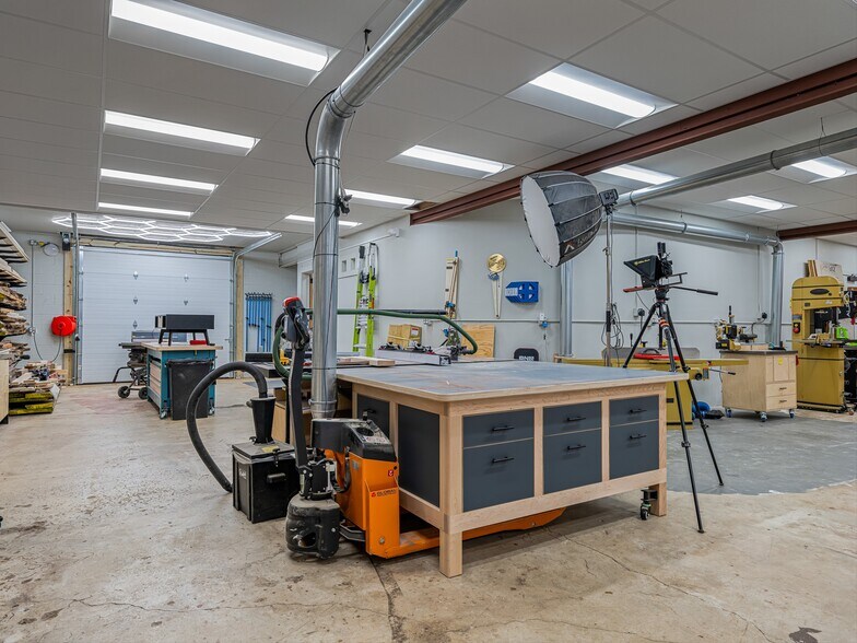 More Photos Of 39 Brookside Cir, Candler Warehouse For Lease