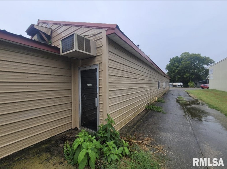 More Photos Of 214 W Main St, Elizabeth Restaurant For Sale