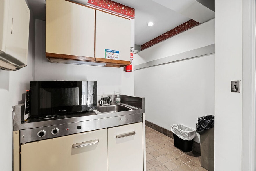 More Photos Of 1475 Hylan Blvd, Staten Island Freestanding For Sale