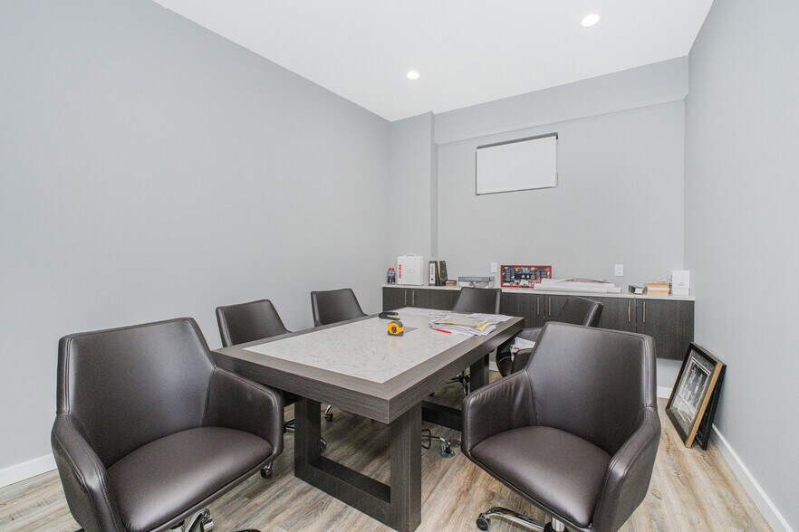 More Photos Of 1944-1952 Richmond Terrace, Staten Island Showroom For Lease