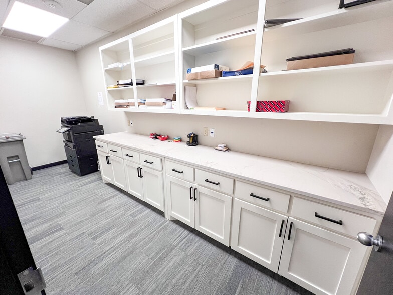 More Photos Of 3300 N A St, Midland Office For Lease