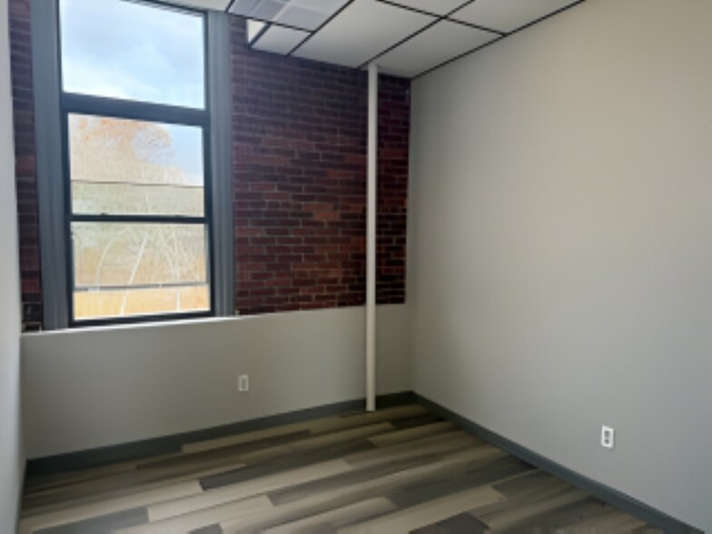 More Photos Of 60 Pine St, Methuen Light Manufacturing For Lease