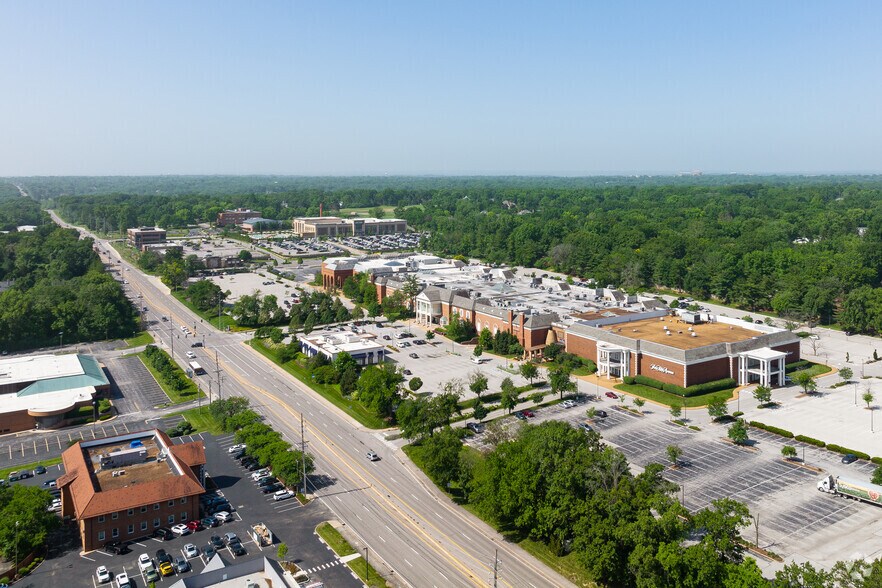 More Photos Of 97 Plaza Frontenac, Saint Louis Unknown For Lease