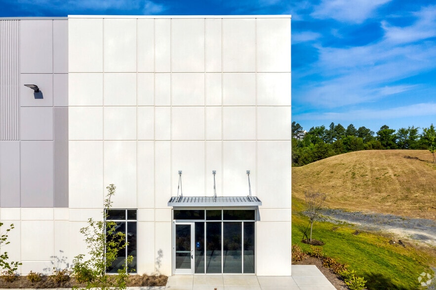 More Photos Of 3437 Stateview Blvd, Fort Mill Distribution For Lease