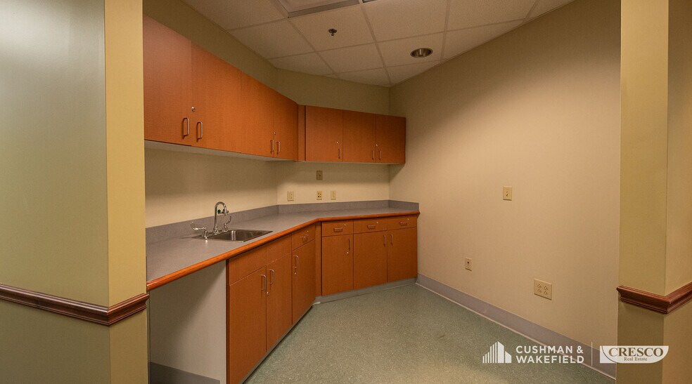 More Photos Of 5655 Hudson Dr, Hudson Medical For Lease