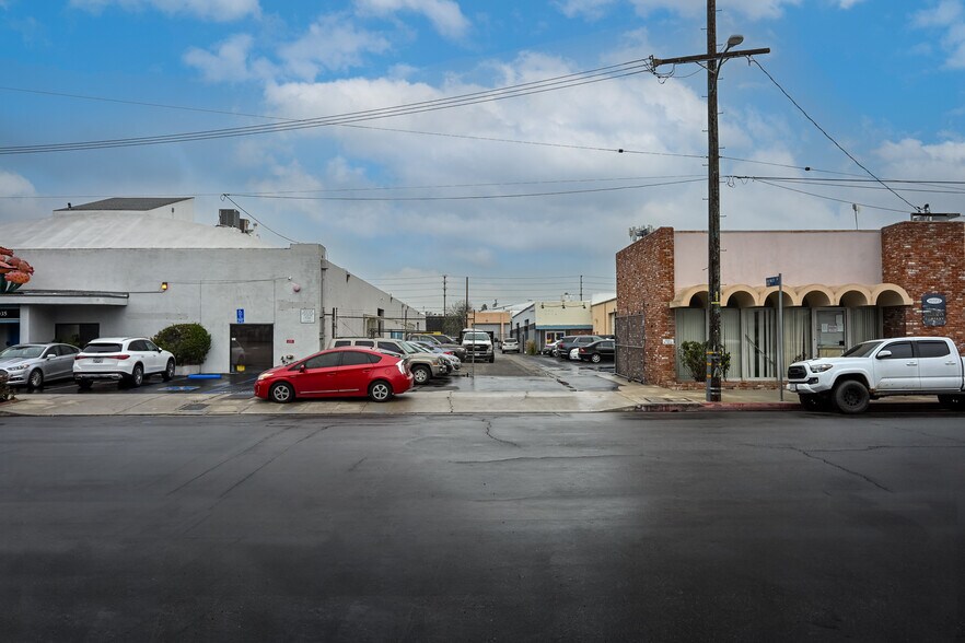 More Photos Of 15023-15035 Califa St, Van Nuys Warehouse For Sale
