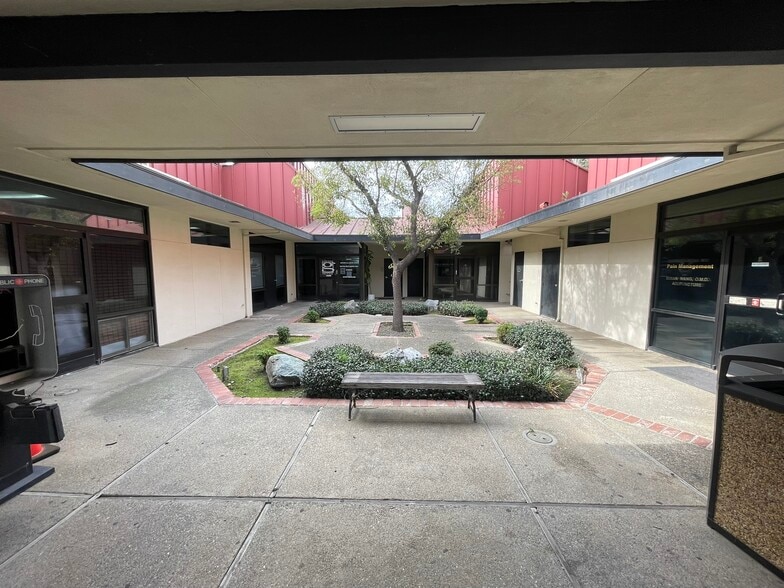 More Photos Of 123 S Commerce St, Stockton Healthcare For Lease