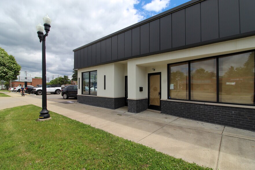 More Photos Of 24431-24435 W Warren St, Dearborn Heights Freestanding For Lease