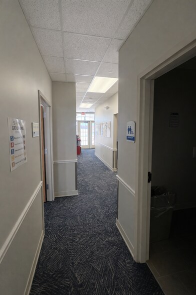 More Photos Of 1305 Corporate Dr, Hudson Medical For Lease
