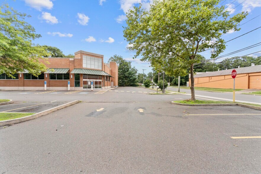 More Photos Of 1083 Boston Post Rd, Milford Drugstore For Lease
