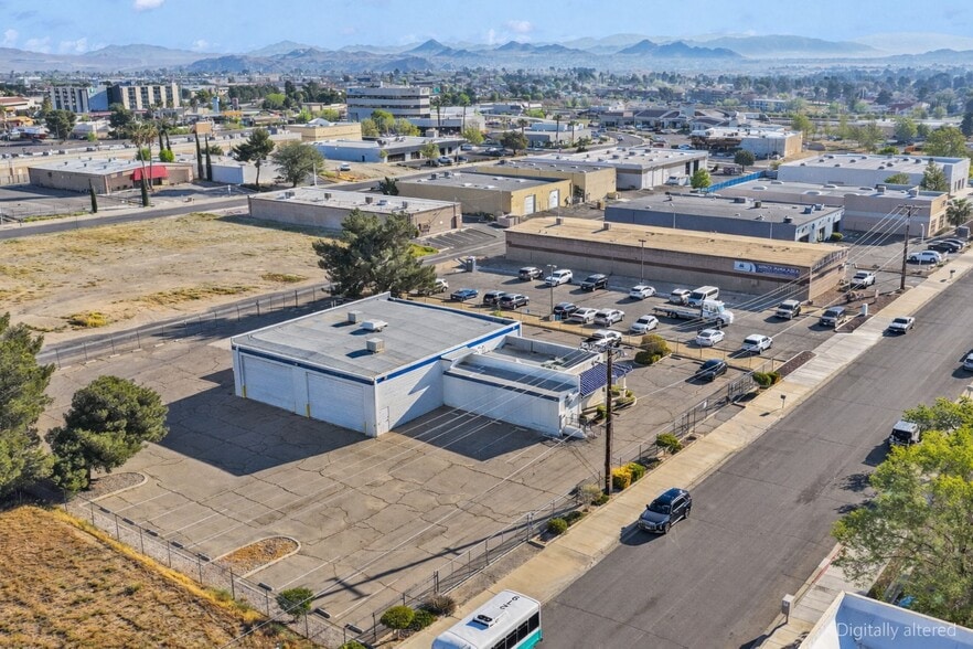 More Photos Of 15328 Bonanza Rd, Victorville Service For Sale