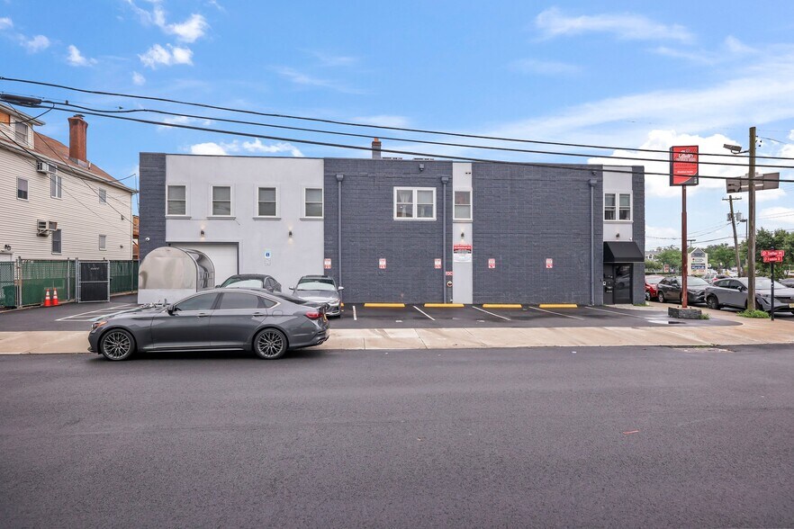 More Photos Of 19 Franklin St, Bloomfield Storefront Retail Office For Sale