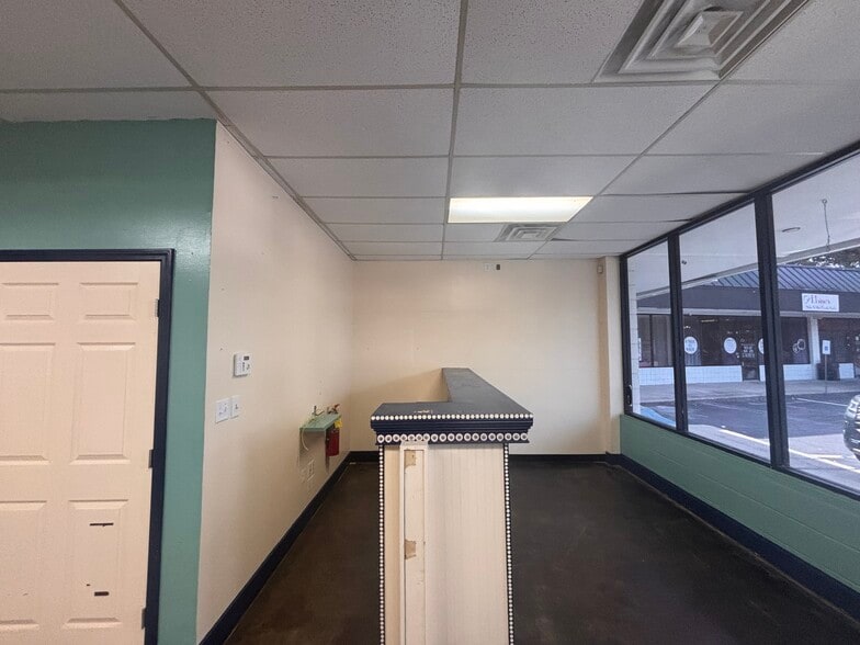 More Photos Of 928 S Park St, Carrollton Storefront Retail Office For Lease