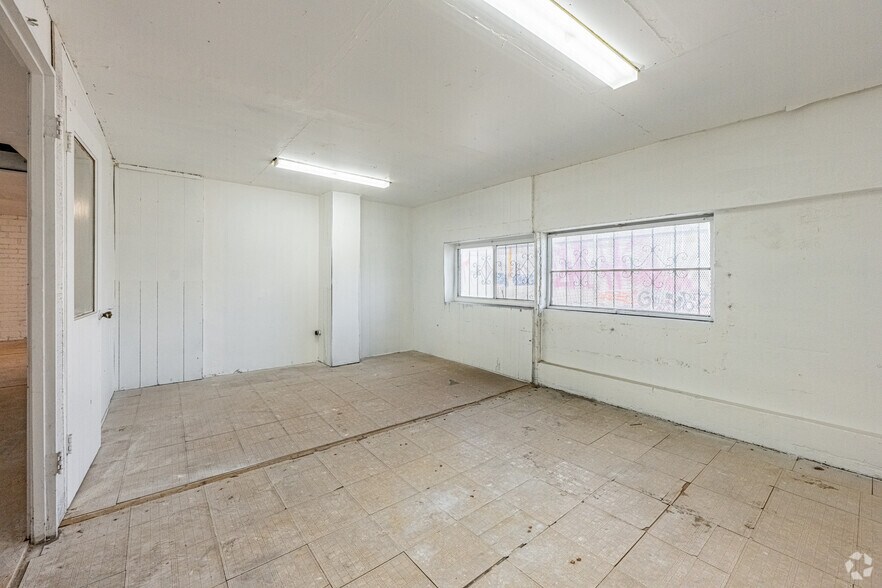 More Photos Of 3201-3215 S Broadway, Los Angeles Warehouse For Sale