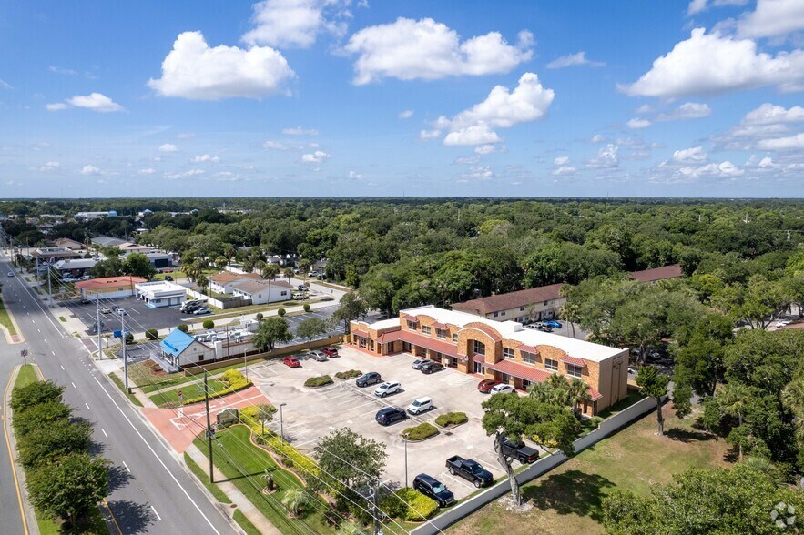 More Photos Of 2100 S Ridgewood Ave, Daytona Beach Office For Lease