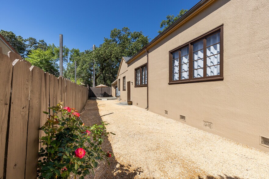 More Photos Of 115 Main St, Saint Helena Freestanding For Sale