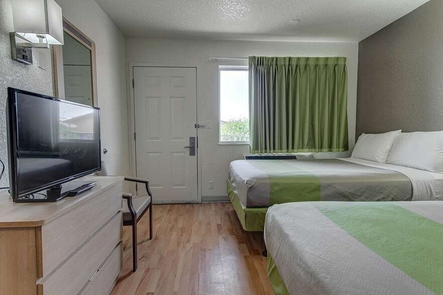 More Photos Of 11049 W Gateway Blvd, El Paso Hotel For Sale