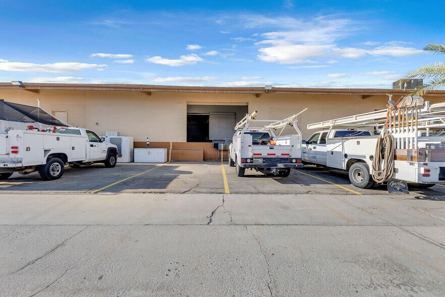 More Photos Of 81500 Industrial Pl, Indio Warehouse For Sale