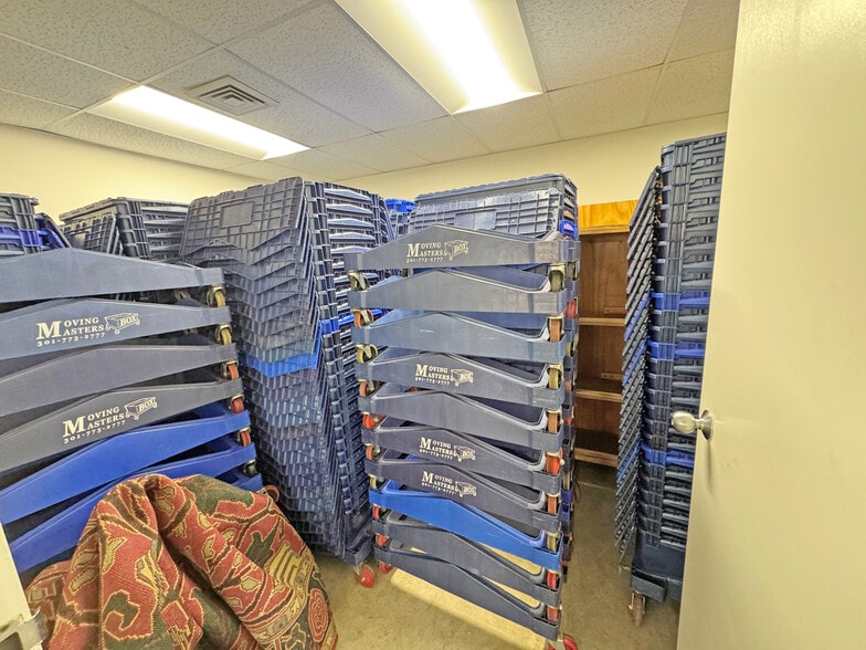 More Photos Of 4900 Frolich Ln, Hyattsville Warehouse For Lease