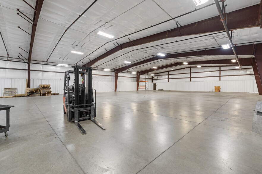 More Photos Of 2319 N Plaza Dr, Rapid City Warehouse For Lease