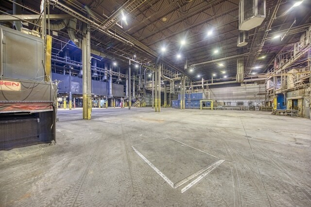 More Photos Of 134 Waupaca Dr, Etowah Manufacturing For Sale