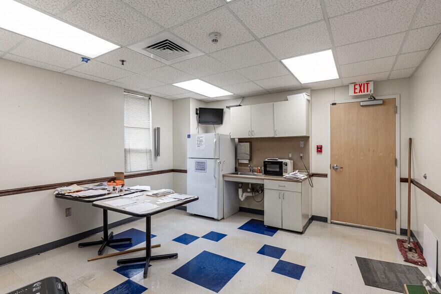 More Photos Of 125 Liberty St, Springfield Medical For Lease