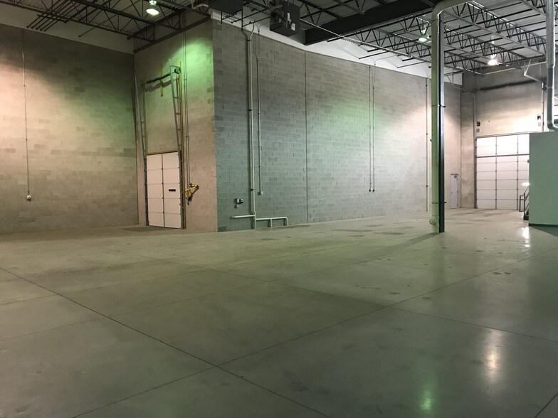 More Photos Of 340 Marshall Ave, Aurora Warehouse For Sale
