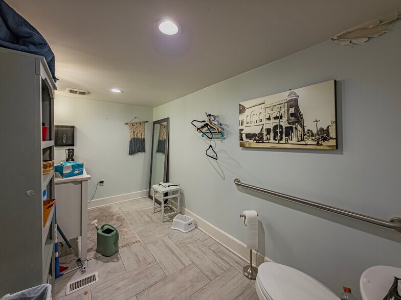 More Photos Of 134 N Patterson St, Valdosta Storefront Retail Office For Sale