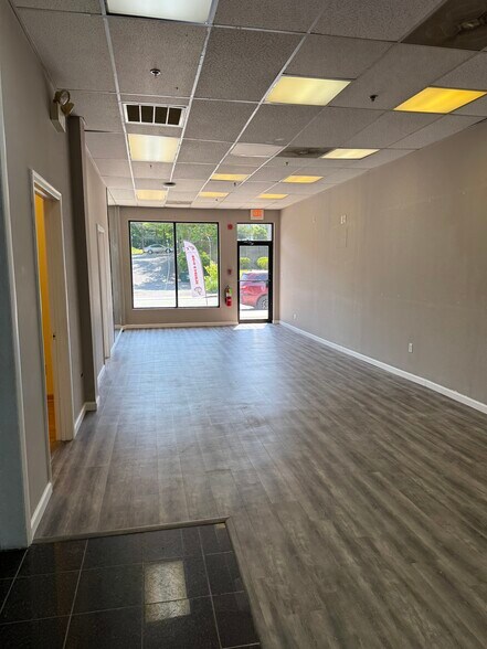 More Photos Of 161 S Middletown Rd, Nanuet Storefront For Lease