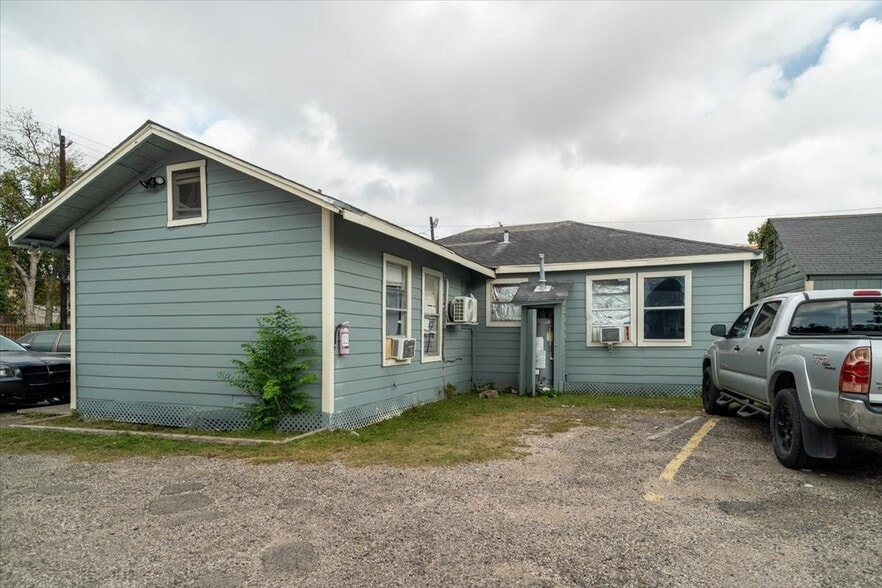 More Photos Of 13928 Bandera St, Houston Apartments For Sale