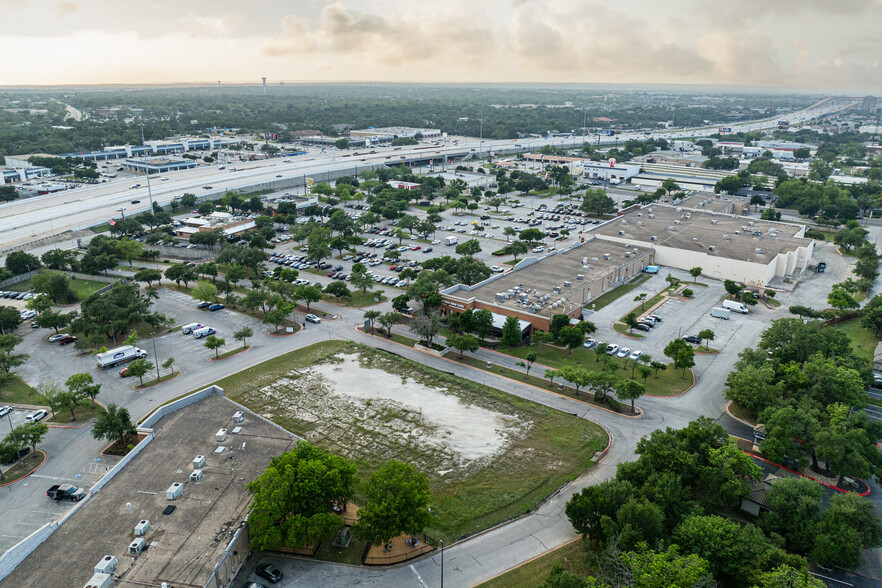 Primary Photo Of 13343 N US Highway 183, Austin Storefront For Lease