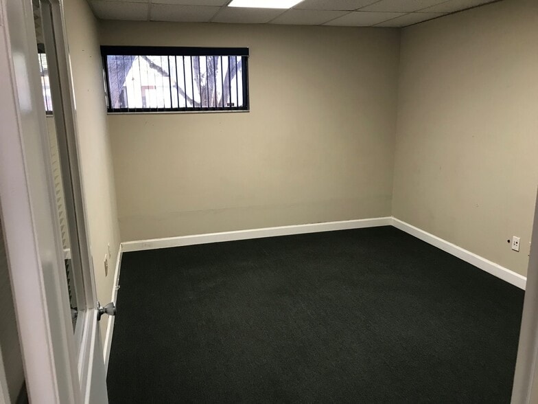 More Photos Of 6315 Presidential Ct, Fort Myers Office For Lease