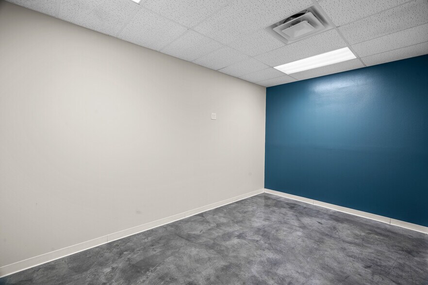 More Photos Of 2000 Lomaland Dr, El Paso Storefront Retail Office For Lease