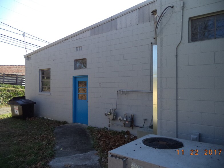 More Photos Of 5900 Scott Hwy, Robbins Freestanding For Sale