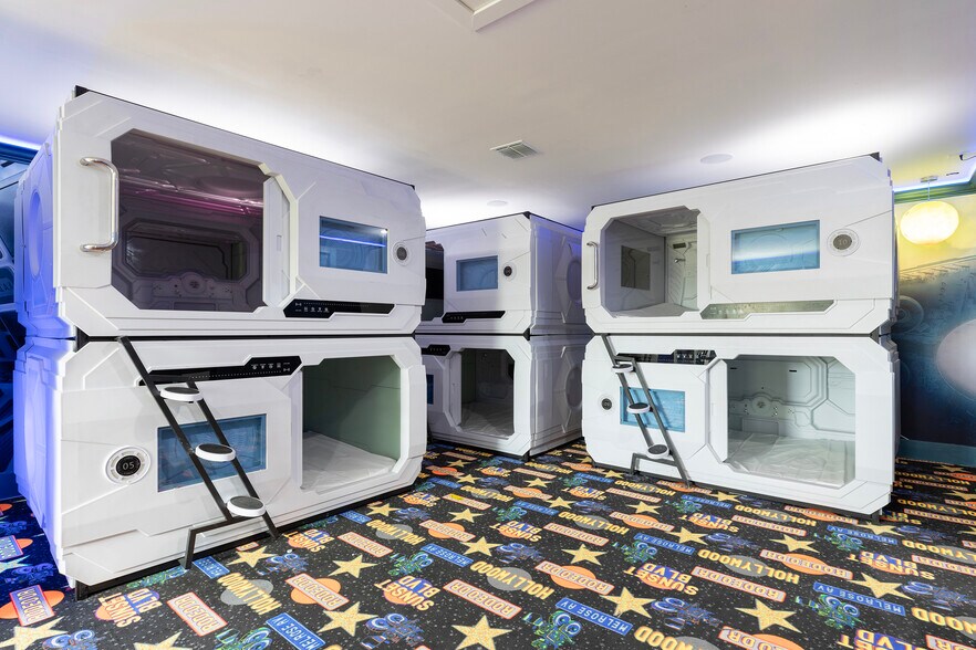 More Photos Of 1015 Fantasy Dr, Davenport Specialty For Sale