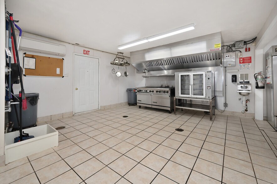 More Photos Of 1512 E Bayview Blvd, Norfolk Freestanding For Sale