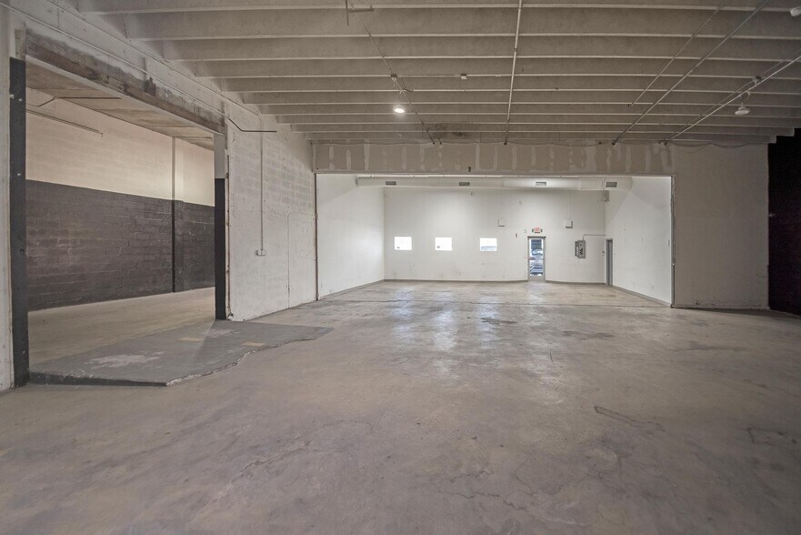 More Photos Of 7250 NW 41st St, Miami Warehouse For Lease