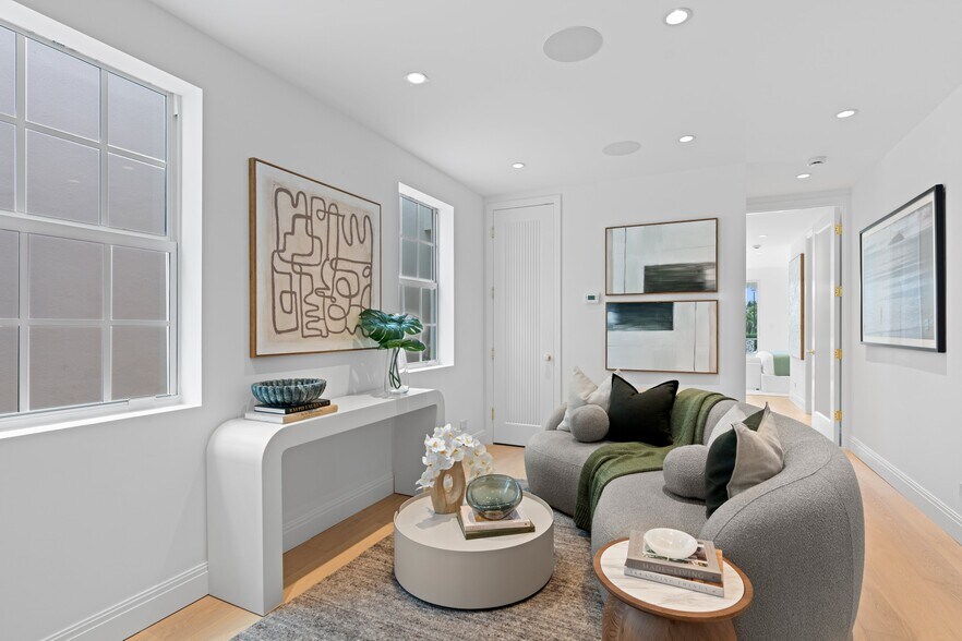 More Photos Of 255 Royal Poinciana Way, Palm Beach Storefront Retail Residential For Sale