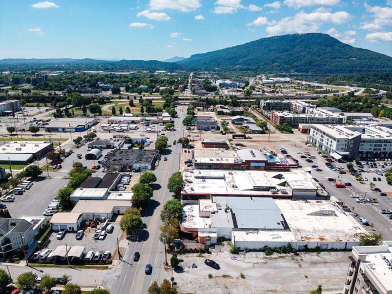 More Photos Of 1809 Broad St, Chattanooga General Retail For Sale