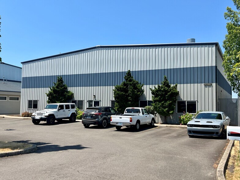 More Photos Of 90451 Boeing Dr, Eugene Airplane Hangar For Sale