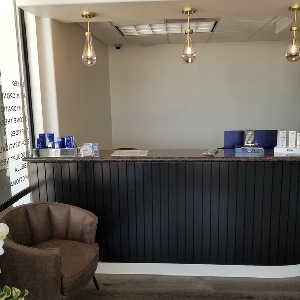 More Photos Of 2651-2675 Irvine Ave, Costa Mesa Storefront For Lease