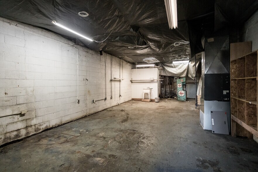 More Photos Of 18563 Ryan Rd, Detroit Storefront For Sale