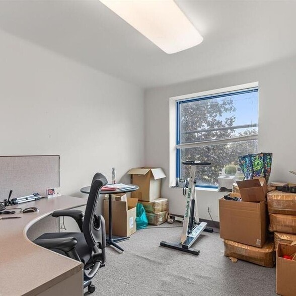 More Photos Of 3020 Oakwood Blvd, Melvindale Office For Lease