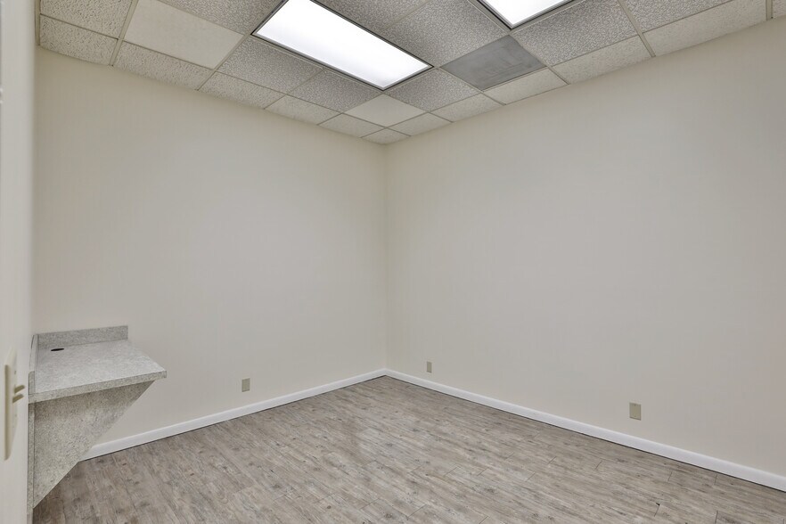More Photos Of 1600 Sheridan Dr, Lancaster Medical For Sale