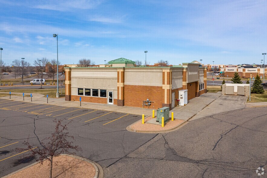 More Photos Of 12792 Riverdale Blvd NW, Coon Rapids Restaurant For Lease