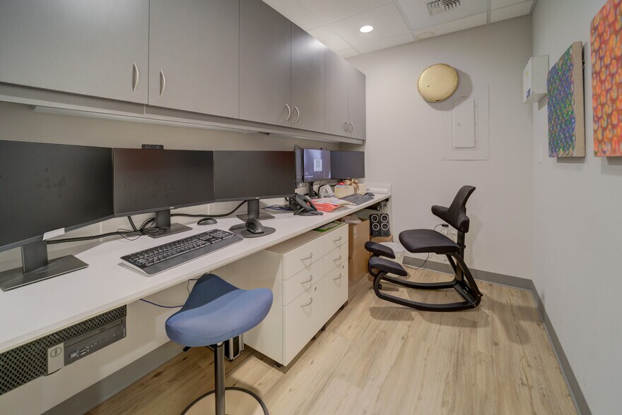 More Photos Of 2650 21st St, Sacramento Medical For Sale